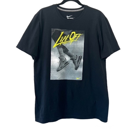 Nike Lift Off Black Shoe Image Shirt - Picture 1 of 3